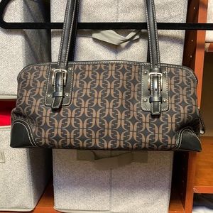 Fossil hand bag. Black with brown accent. Gently used. No rips or tears.